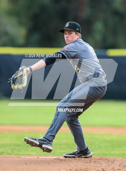 Thumbnail 3 in Bishop Montgomery vs La Salle photogallery.