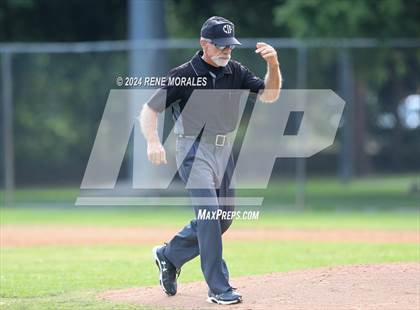 Thumbnail 1 in Bishop Montgomery vs La Salle photogallery.