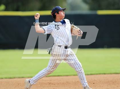 Thumbnail 1 in Bishop Montgomery vs La Salle photogallery.