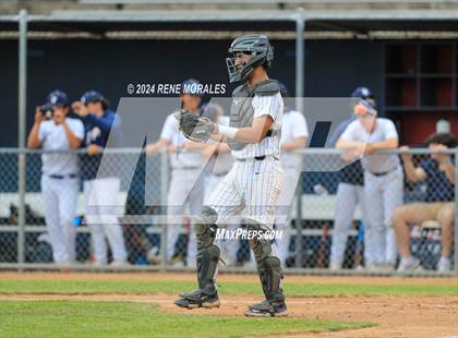 Thumbnail 3 in Bishop Montgomery vs La Salle photogallery.