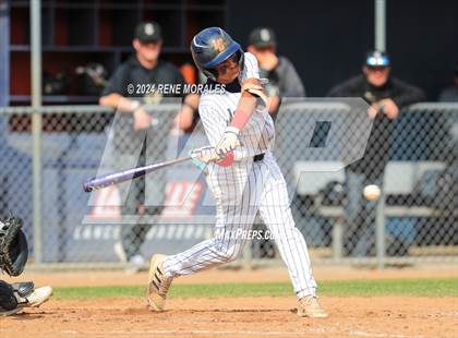 Thumbnail 3 in Bishop Montgomery vs La Salle photogallery.