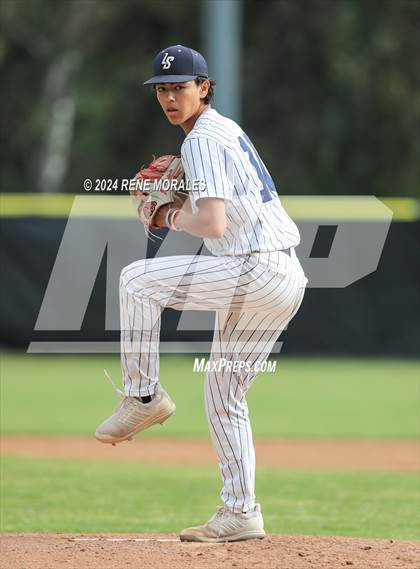 Thumbnail 3 in Bishop Montgomery vs La Salle photogallery.
