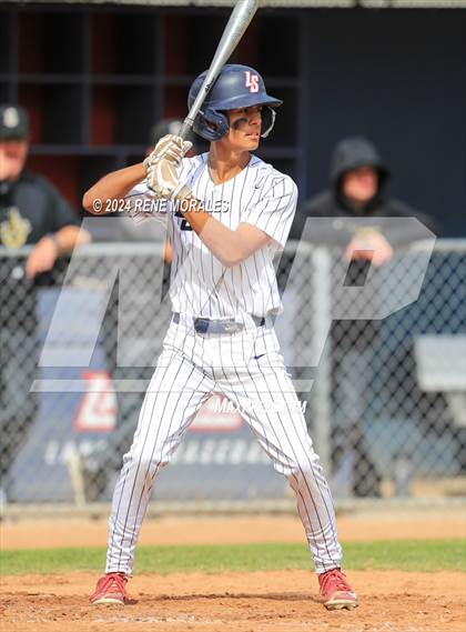 Thumbnail 3 in Bishop Montgomery vs La Salle photogallery.