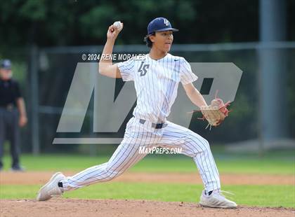 Thumbnail 3 in Bishop Montgomery vs La Salle photogallery.