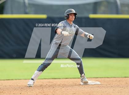 Thumbnail 1 in Bishop Montgomery vs La Salle photogallery.