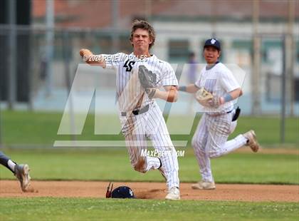 Thumbnail 1 in Bishop Montgomery vs La Salle photogallery.