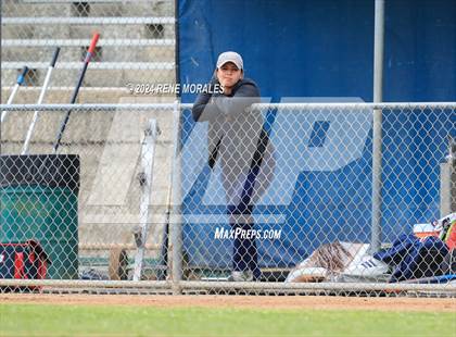 Thumbnail 3 in Bishop Montgomery vs La Salle photogallery.