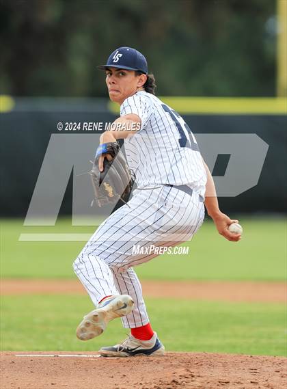 Thumbnail 2 in Bishop Montgomery vs La Salle photogallery.