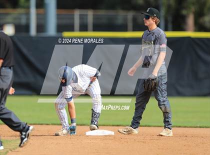 Thumbnail 2 in Bishop Montgomery vs La Salle photogallery.