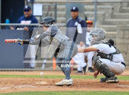 Thumbnail 1 in Bishop Montgomery vs La Salle photogallery.