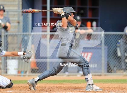 Thumbnail 3 in Bishop Montgomery vs La Salle photogallery.