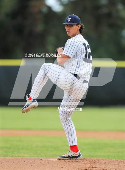 Thumbnail 1 in Bishop Montgomery vs La Salle photogallery.