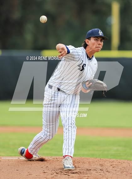 Thumbnail 3 in Bishop Montgomery vs La Salle photogallery.