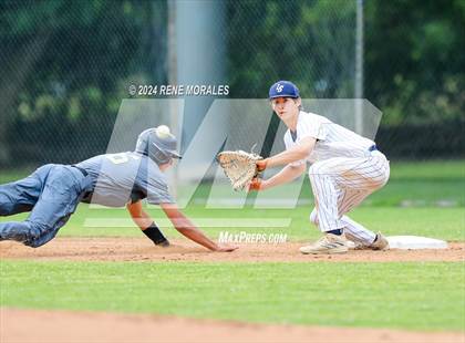 Thumbnail 3 in Bishop Montgomery vs La Salle photogallery.