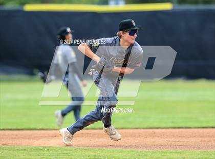 Thumbnail 1 in Bishop Montgomery vs La Salle photogallery.