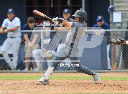 Thumbnail 2 in Bishop Montgomery vs La Salle photogallery.