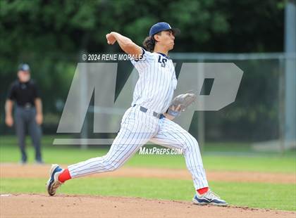 Thumbnail 3 in Bishop Montgomery vs La Salle photogallery.