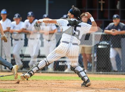 Thumbnail 2 in Bishop Montgomery vs La Salle photogallery.