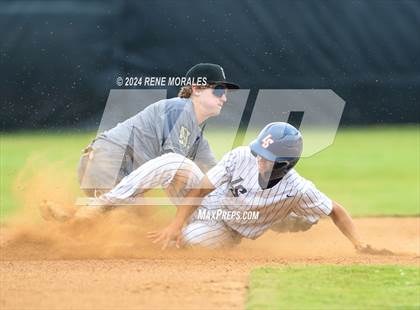 Thumbnail 2 in Bishop Montgomery vs La Salle photogallery.