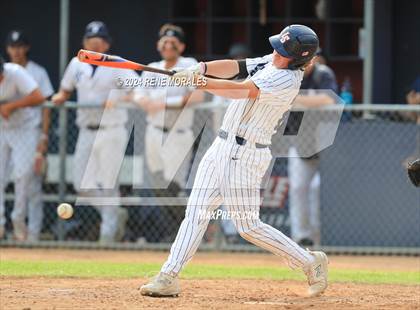 Thumbnail 2 in Bishop Montgomery vs La Salle photogallery.