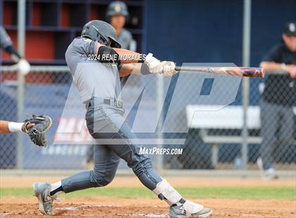 Thumbnail 3 in Bishop Montgomery vs La Salle photogallery.