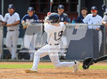 Thumbnail 1 in Bishop Montgomery vs La Salle photogallery.
