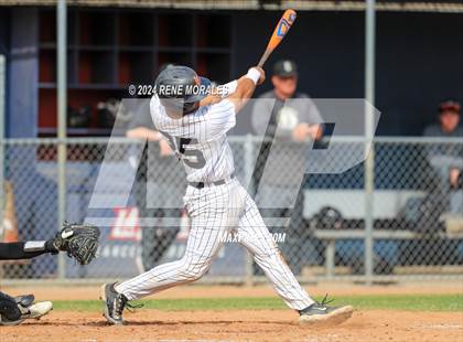Thumbnail 3 in Bishop Montgomery vs La Salle photogallery.