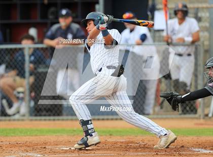 Thumbnail 2 in Bishop Montgomery vs La Salle photogallery.