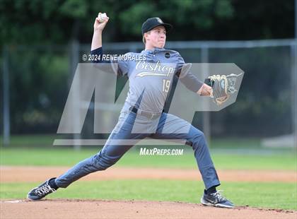 Thumbnail 3 in Bishop Montgomery vs La Salle photogallery.