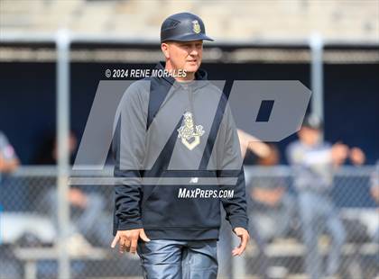 Thumbnail 3 in Bishop Montgomery vs La Salle photogallery.