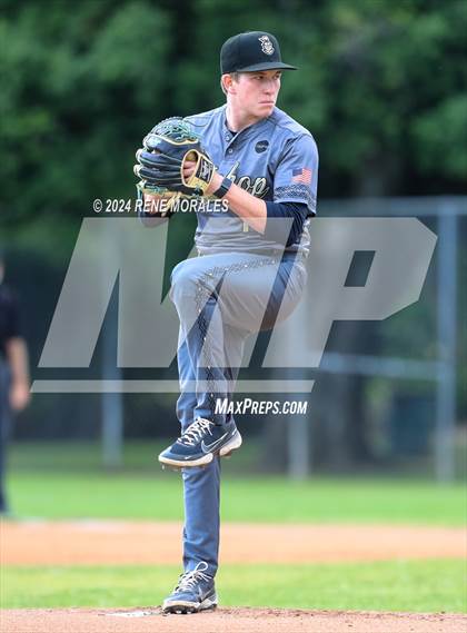 Thumbnail 3 in Bishop Montgomery vs La Salle photogallery.
