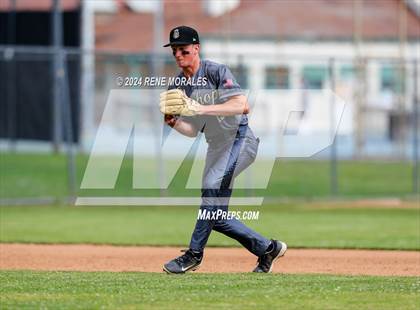 Thumbnail 1 in Bishop Montgomery vs La Salle photogallery.