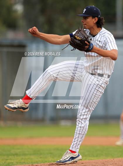 Thumbnail 2 in Bishop Montgomery vs La Salle photogallery.
