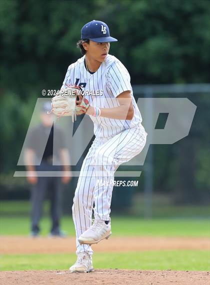 Thumbnail 2 in Bishop Montgomery vs La Salle photogallery.