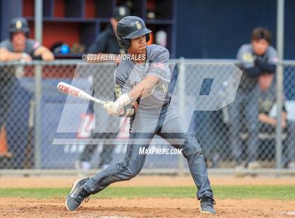Thumbnail 3 in Bishop Montgomery vs La Salle photogallery.