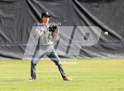 Thumbnail 1 in Bishop Montgomery vs La Salle photogallery.