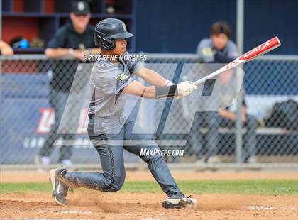 Thumbnail 2 in Bishop Montgomery vs La Salle photogallery.