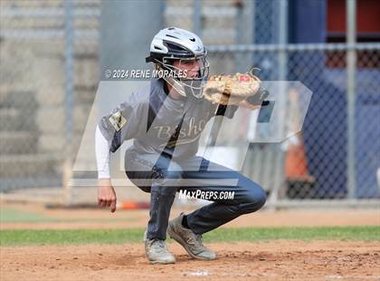 Thumbnail 3 in Bishop Montgomery vs La Salle photogallery.