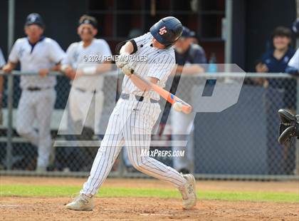 Thumbnail 1 in Bishop Montgomery vs La Salle photogallery.