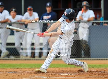 Thumbnail 1 in Bishop Montgomery vs La Salle photogallery.