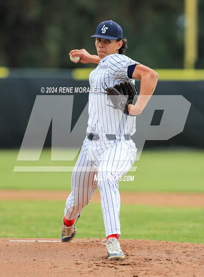 Thumbnail 1 in Bishop Montgomery vs La Salle photogallery.