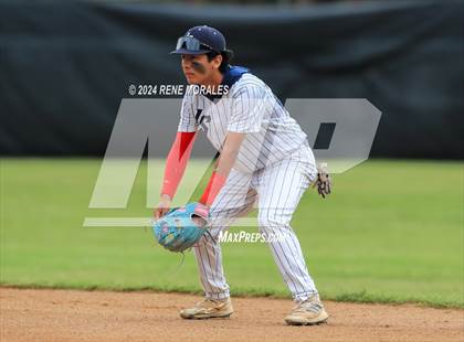 Thumbnail 1 in Bishop Montgomery vs La Salle photogallery.