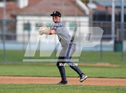 Thumbnail 3 in Bishop Montgomery vs La Salle photogallery.