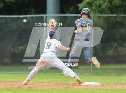Thumbnail 1 in Bishop Montgomery vs La Salle photogallery.