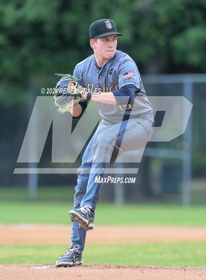 Thumbnail 1 in Bishop Montgomery vs La Salle photogallery.