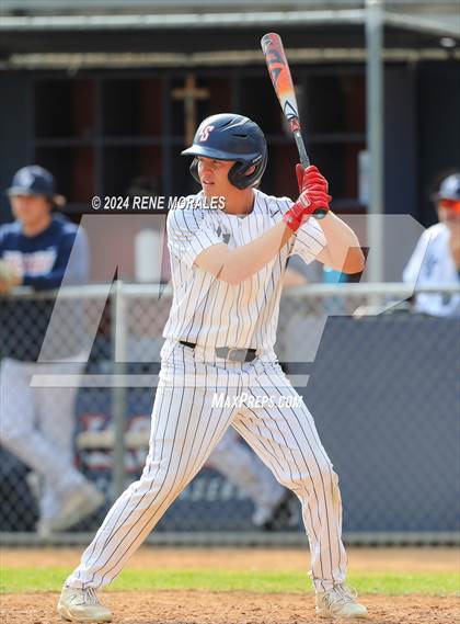 Thumbnail 1 in Bishop Montgomery vs La Salle photogallery.
