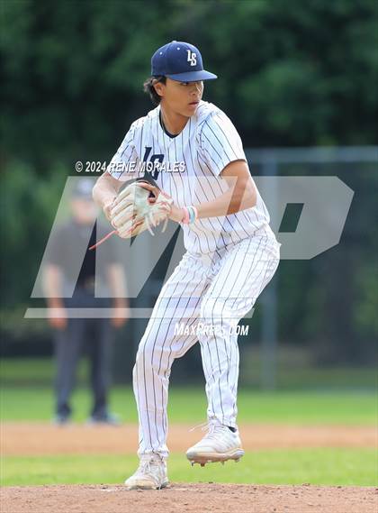 Thumbnail 3 in Bishop Montgomery vs La Salle photogallery.