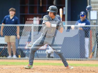Thumbnail 3 in Bishop Montgomery vs La Salle photogallery.