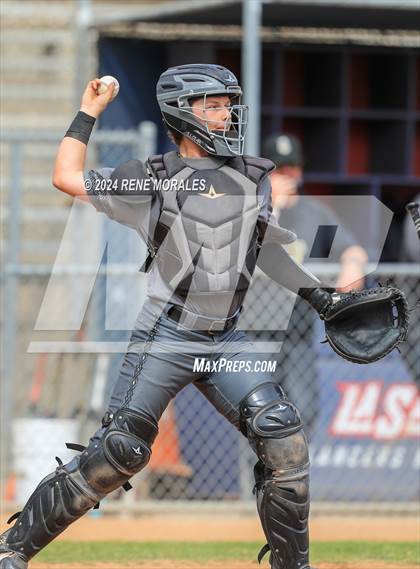 Thumbnail 2 in Bishop Montgomery vs La Salle photogallery.