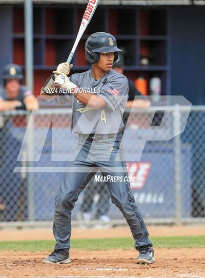 Thumbnail 2 in Bishop Montgomery vs La Salle photogallery.